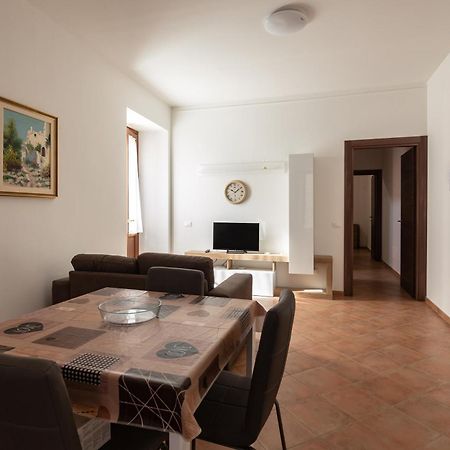 Sotto La Torre Apartment LʼAquila Exterior foto